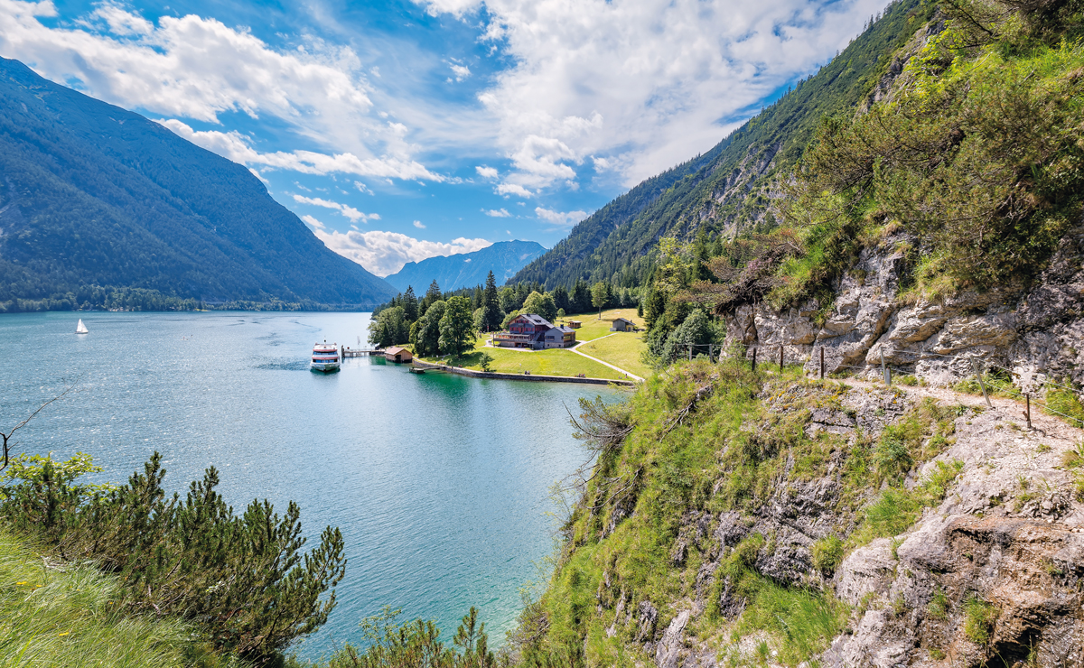 Die "Gaisalm" am Westufer des Achensee ist nur zu Fuß oder per Schiff zu erreichen