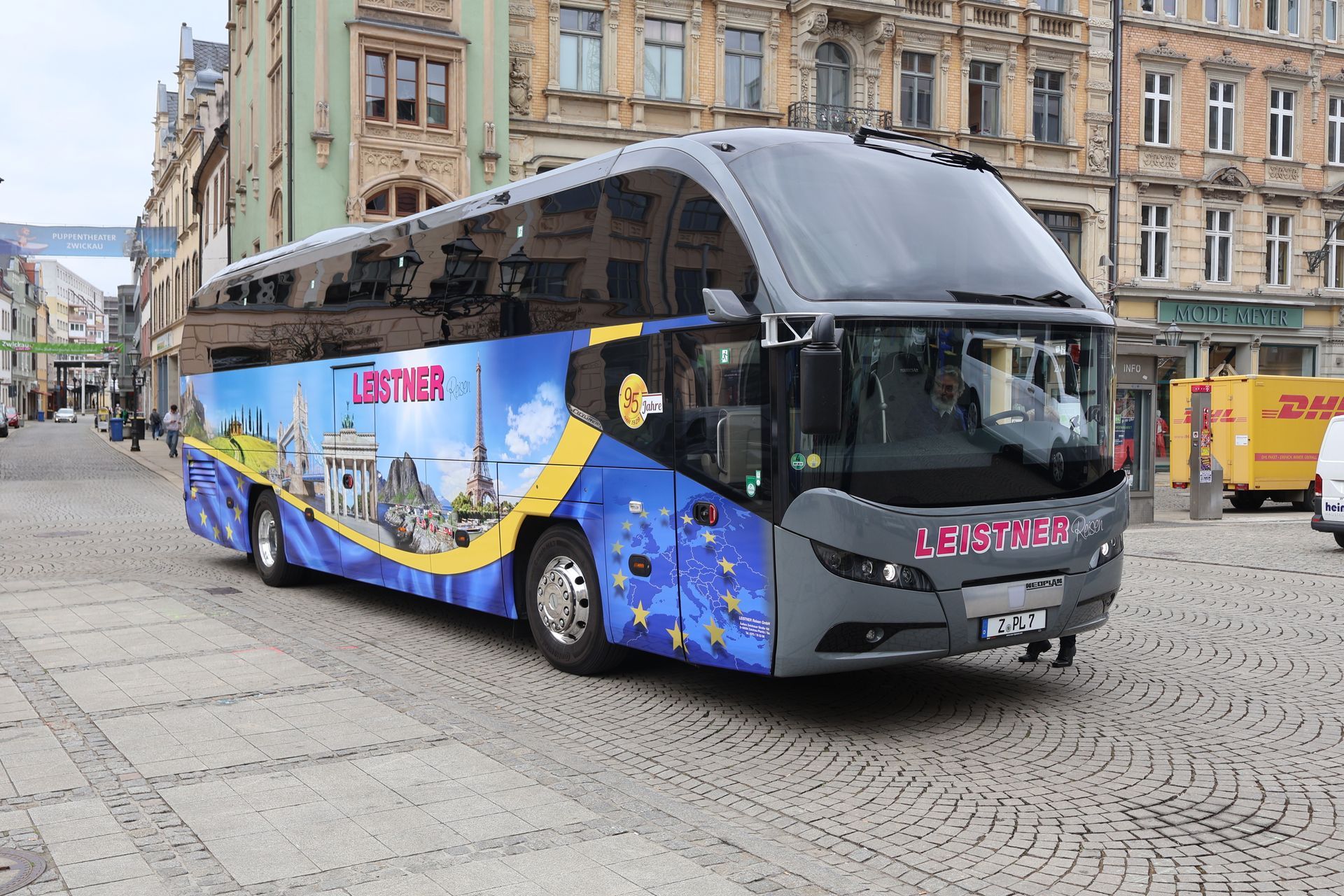 Moderner Reisebus mit 40 Plätzen